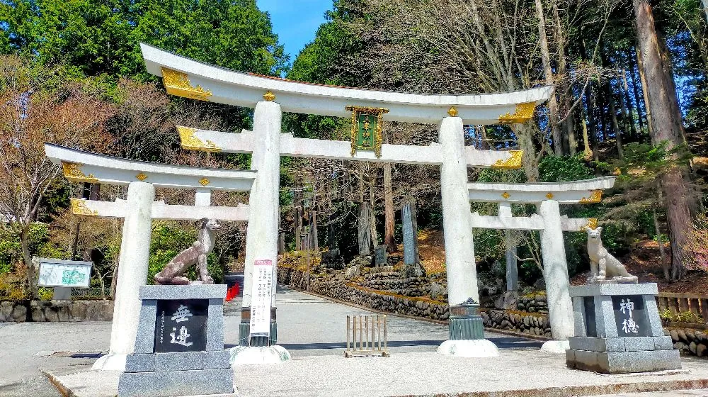 三峯神社の社殿