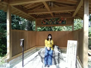森友瀧尾神社「安産子宝腰掛石」