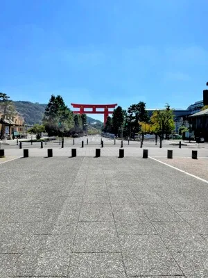【平安神宮】静寂に沈む朱色の宮。誰もいない平安神宮で、独り立ち尽くす