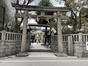 【難波八阪神社】巨大すぎる獅子で邪気をパクッ！？運気爆上げ御朱印さんぽ
