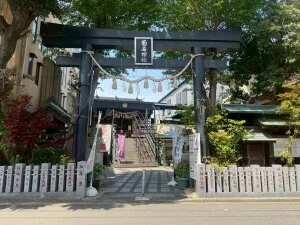 菊名神社の御朱印｜がまんさま・足つぼ参道・受付時間・アクセス【横浜市港北区】