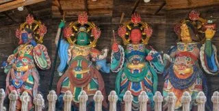 布施弁天 東海寺「楼門の四天王」