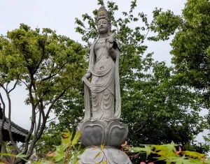 布施弁天 東海寺「布施観音像」