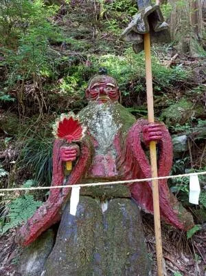 大嶽山那賀都神社、烏天狗の像