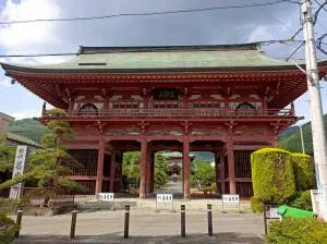 甲斐善光寺の山門