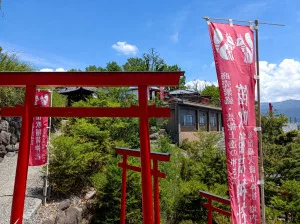 差出磯大嶽山神社の連立鳥居