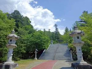 山梨縣護國神社の参道
