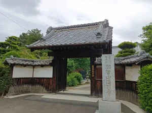 胎智山 満願寺の山門