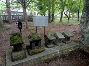 忍野八海浅間神社の「石祠」