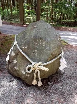 北口本宮冨士浅間神社の各行の立行石