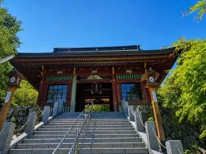 武蔵御嶽神社の随神門