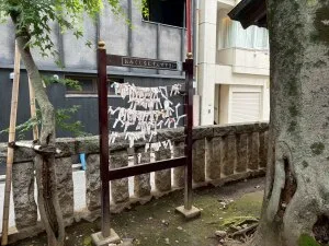恵比寿神社の神様との縁を結ぶ場所「おみくじかけ」